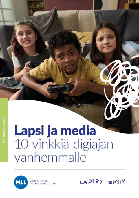 Lapsi ja media esitteen kansikuva. Kuvassa kolme lasta pelaavat videopeliä.