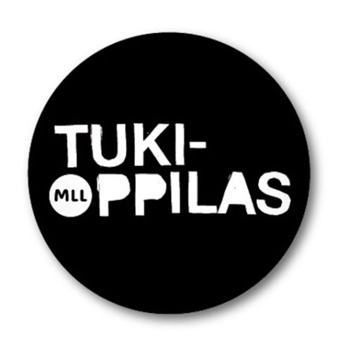Tukioppilas musta rintamerkki. Tukioppilas teksti valkoisella.