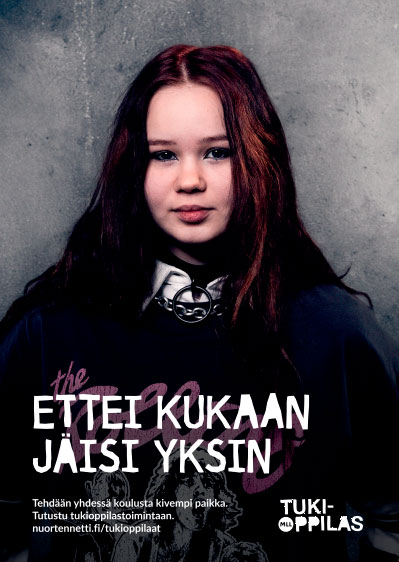 Julisteessa tyttö ja teksti Ettei kukaan jää yksin